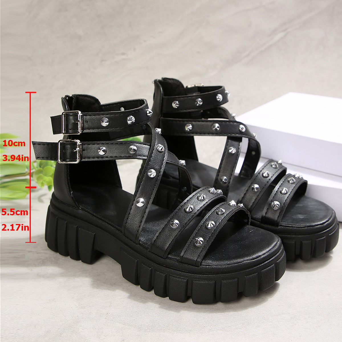 Amira | Sandalias de Cuña con Plataforma y Tachuelas
